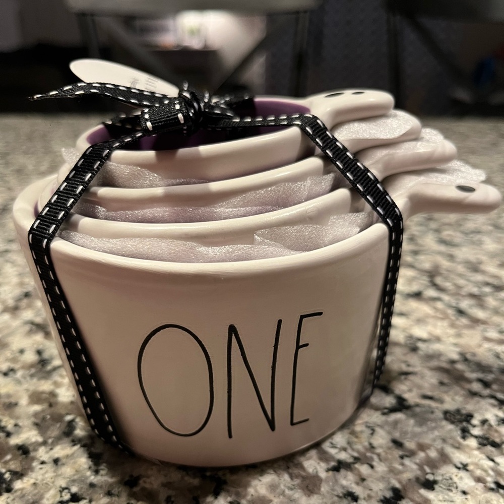 ⭐️ Rae Dunn white and purple ghost handle measuring cups; 2023